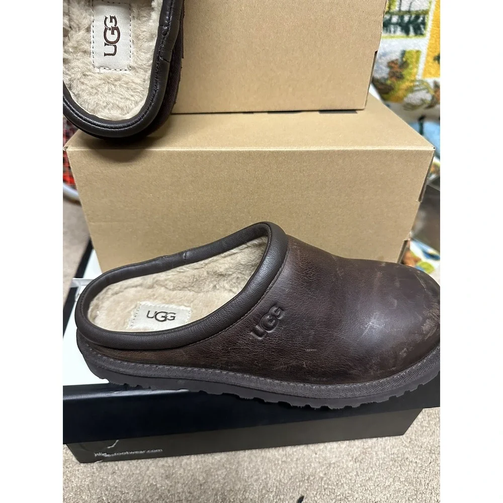Ugg Slip On Leather Size 8 Men